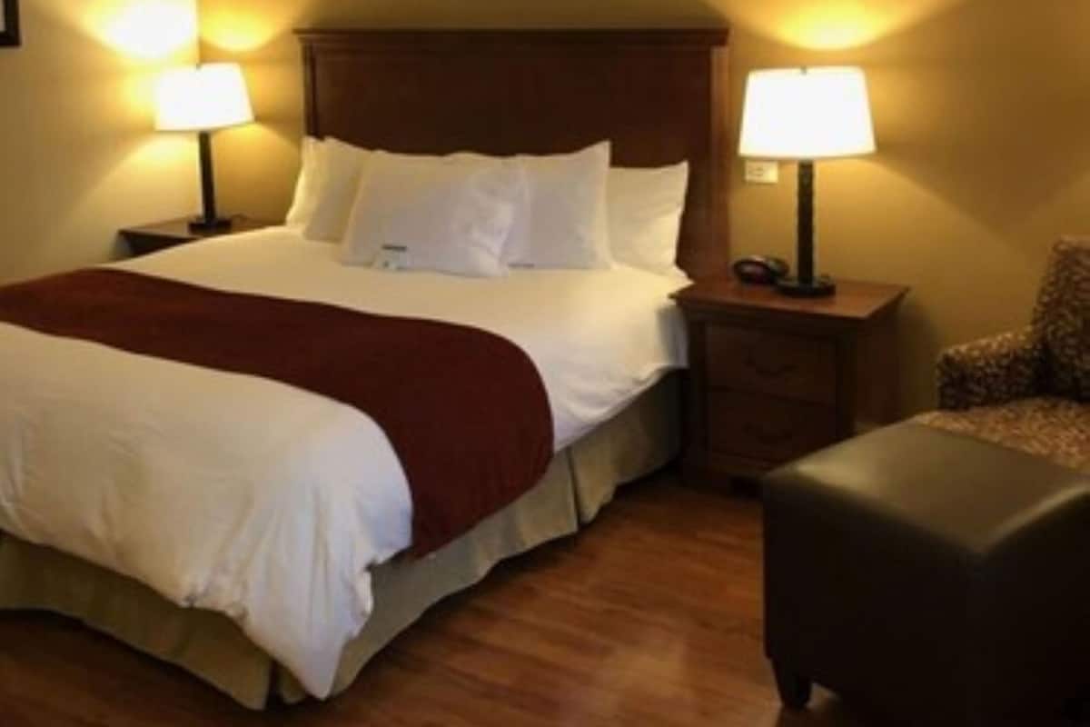 Edredón, camas con pillow-top y caja de seguridad en la habitación