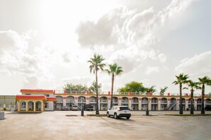 Front of property - Hotel O Grand Inn Channelview I-10 (Channelview)