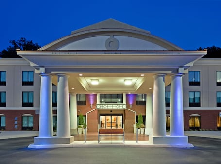 Exterior. Holiday Inn Express Hotel & Suites Harriman by IHG