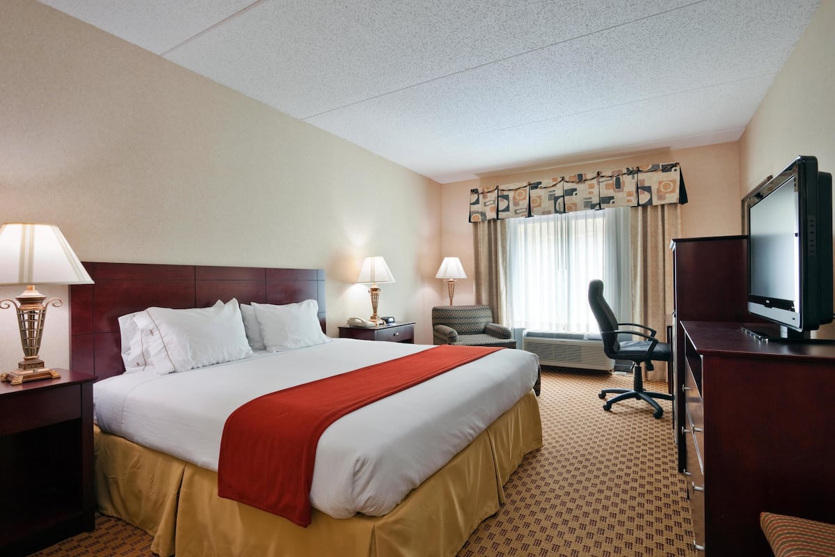 In-room safe, desk, iron/ironing board, free cots/infant beds
