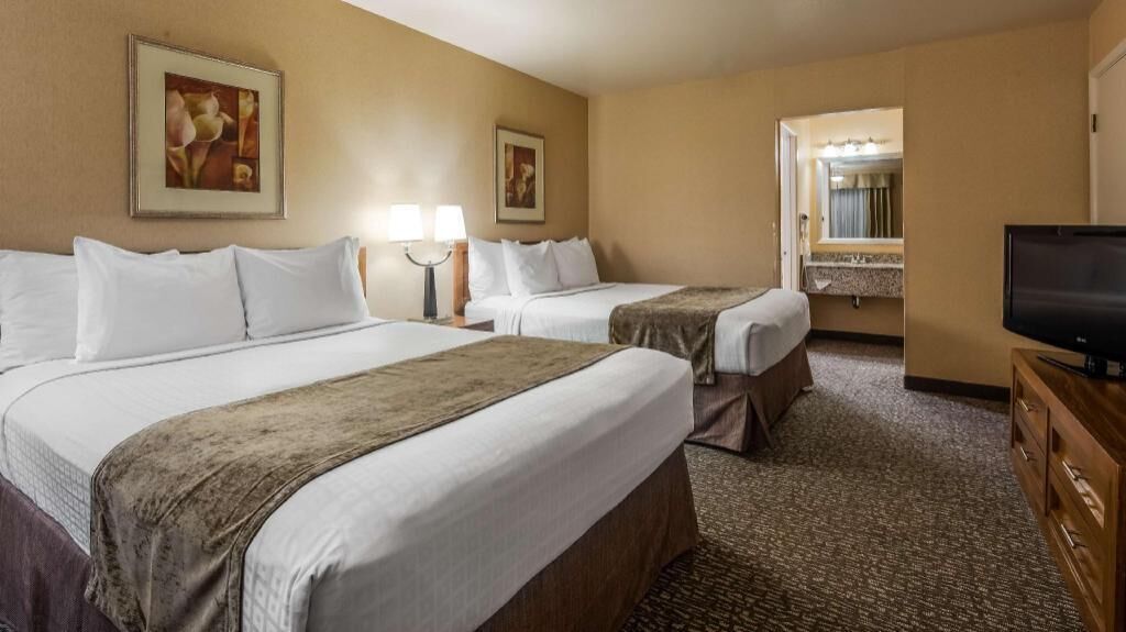 Blackout drapes, iron/ironing board, free WiFi, bed sheets