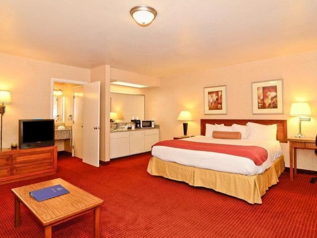Blackout drapes, iron/ironing board, free WiFi, bed sheets