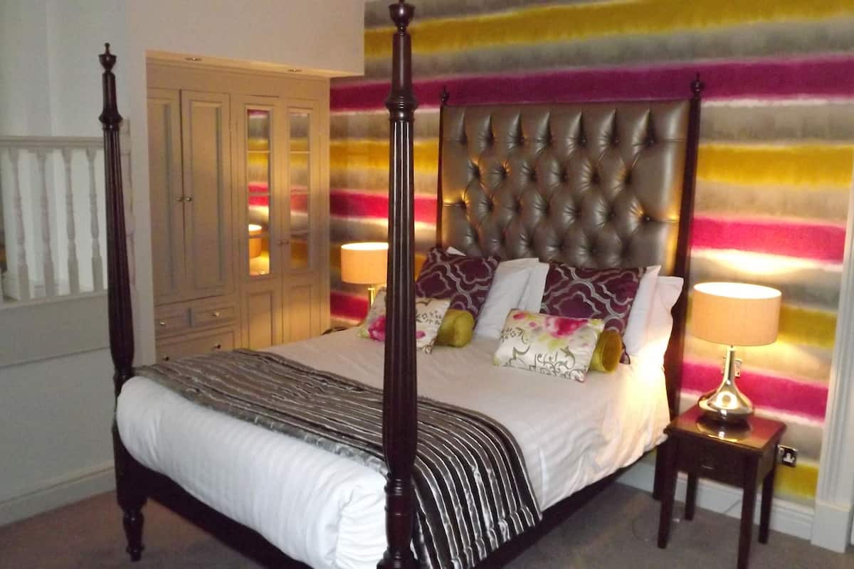 master suite | 1 bedroom, desk, iron/ironing board, free wifi