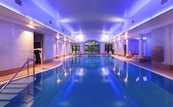 Indoor pool, pool loungers
