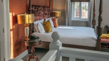 Master Suite | Desk, laptop workspace, iron/ironing board, free cots/infant beds