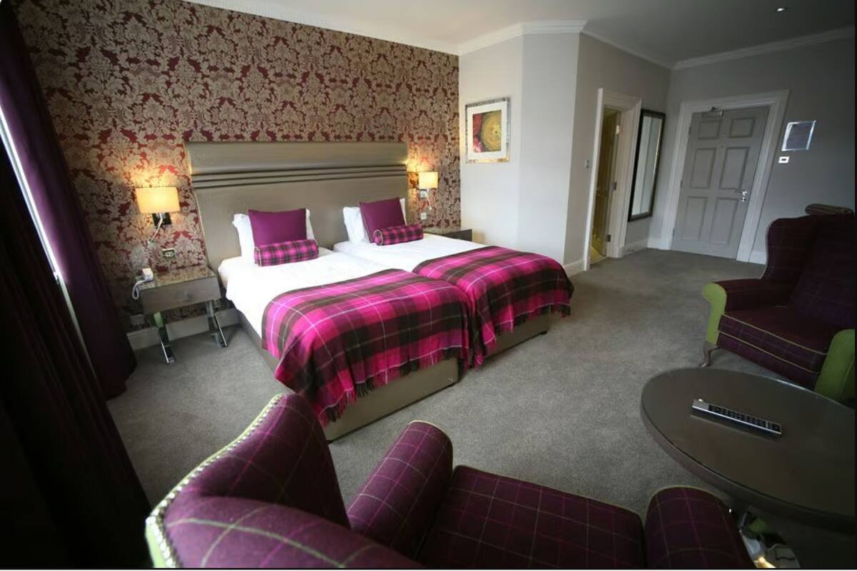 Superior Room, 1 Double Bed, Non Smoking (Converts to 2 Twin Beds) | Desk, iron/ironing board, free WiFi, bed sheets