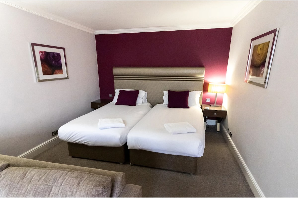 Standard Room, 1 Double Bed, Non Smoking (Converts to 2 Twin Beds) | Desk, iron/ironing board, free WiFi, bed sheets