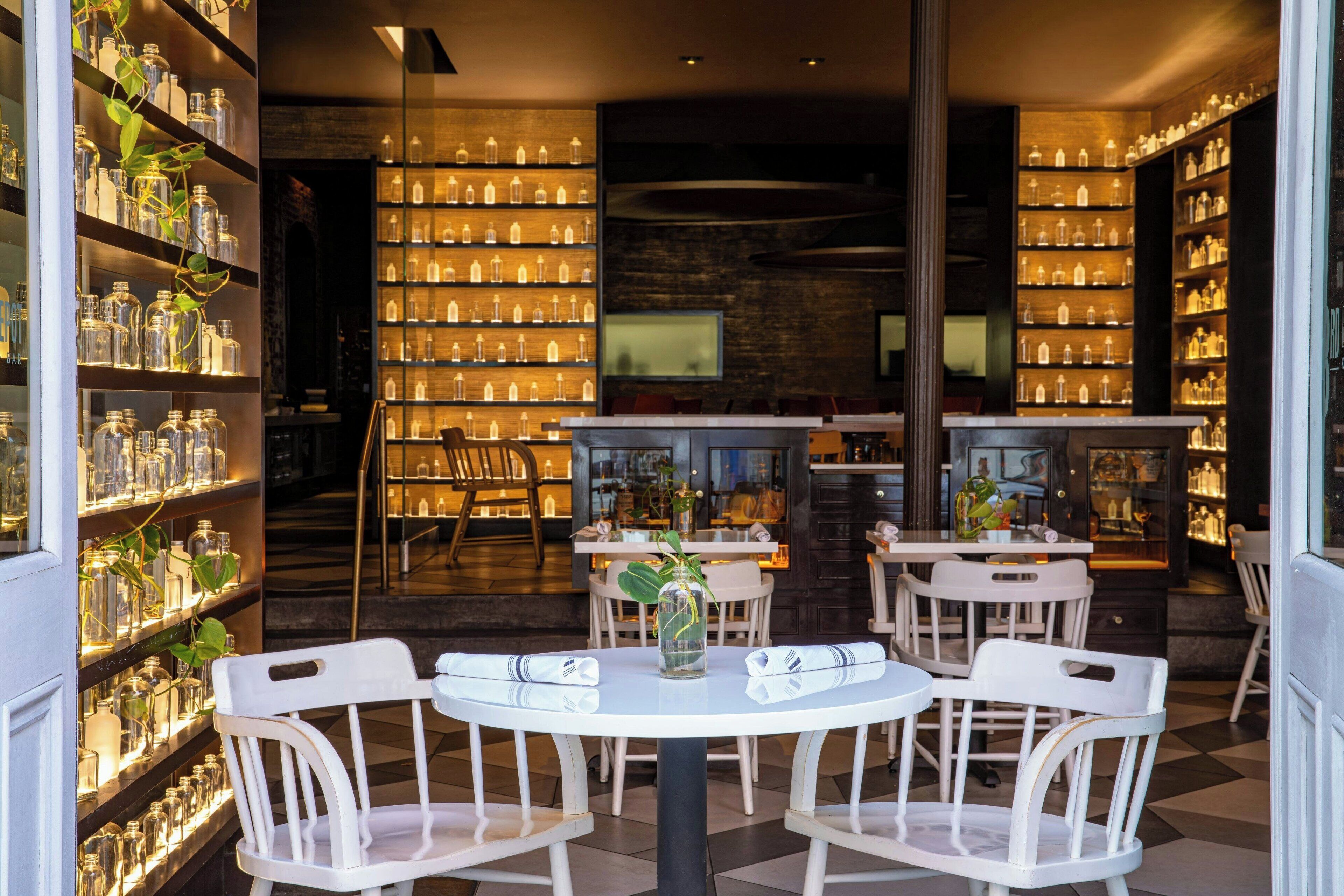 breakfast, lunch, dinner served; american cuisine