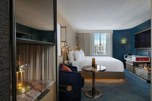 Biancheria da letto di alta qualità, materassi a doppio strato, minibar