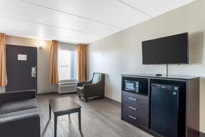 Suite, 1 très grand lit et 1 canapé-lit, non-fumeur (Efficiency, Upgrade)