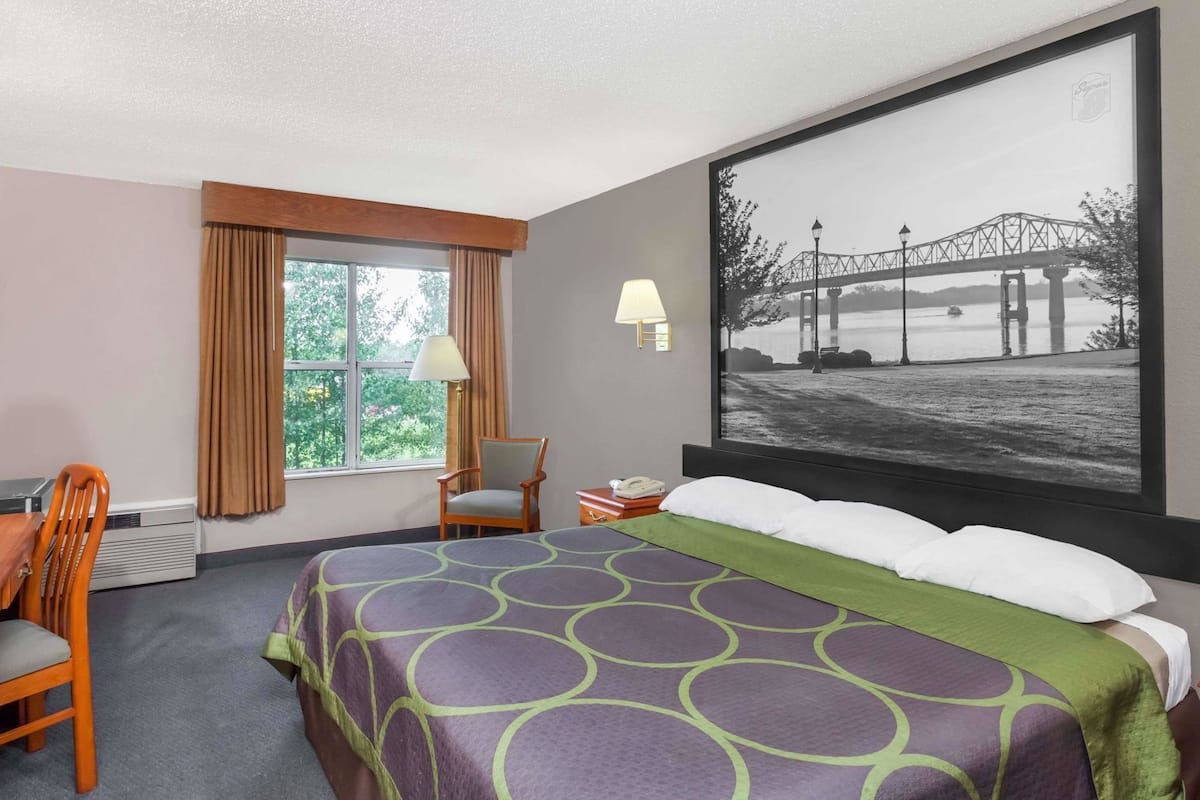 Desk, free cribs/infant beds, free WiFi, bed sheets