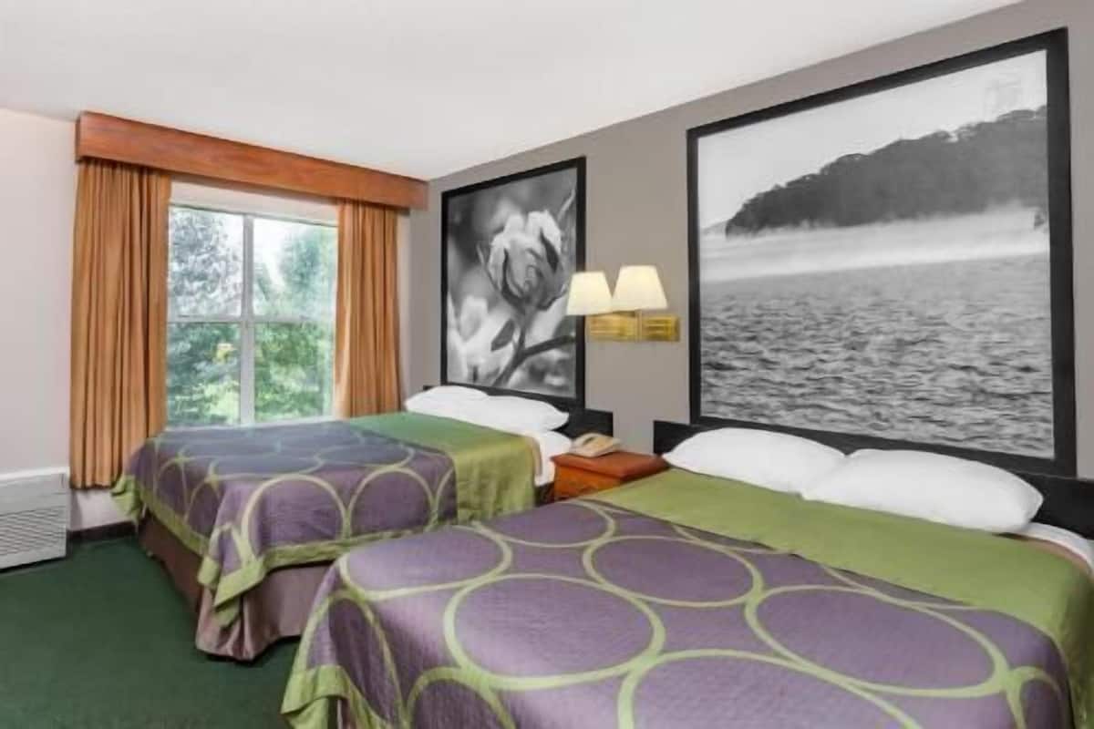 Desk, free cribs/infant beds, free WiFi, bed sheets