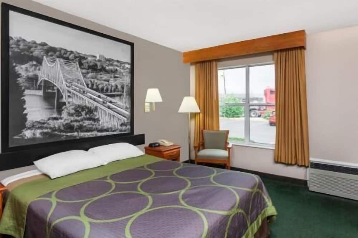 Desk, free cribs/infant beds, free WiFi, bed sheets