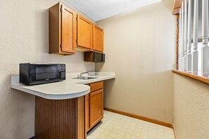 Studio Suite, 1 King Bed, Non Smoking | Private kitchen | Fridge, microwave, coffee/tea maker