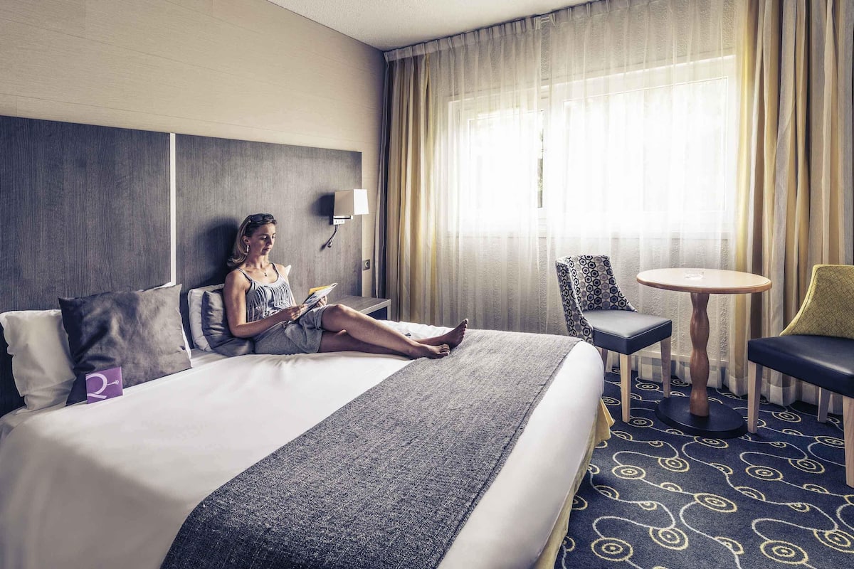 Classic Room, 1 Double Bed | Premium bedding, in-room safe, desk, blackout curtains