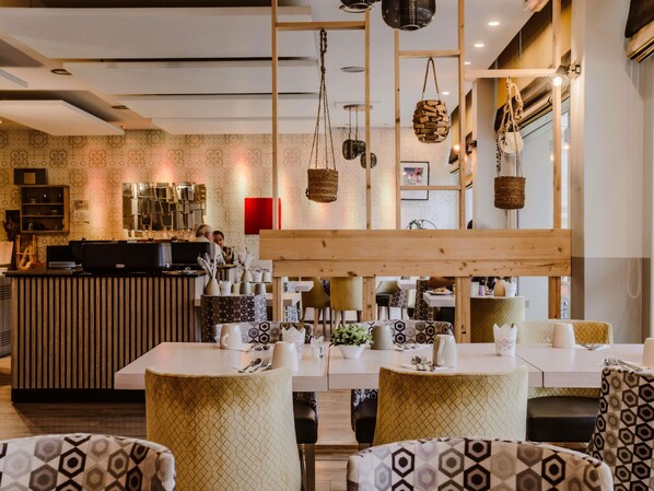 Daily buffet breakfast (EUR 20 per person)