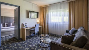 Premium bedding, in-room safe, desk, blackout curtains