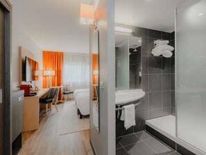 Premium bedding, in-room safe, desk, blackout drapes - Mercure Annecy Sud (Annecy)