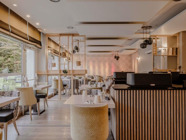 Daily buffet breakfast (EUR 20 per person)