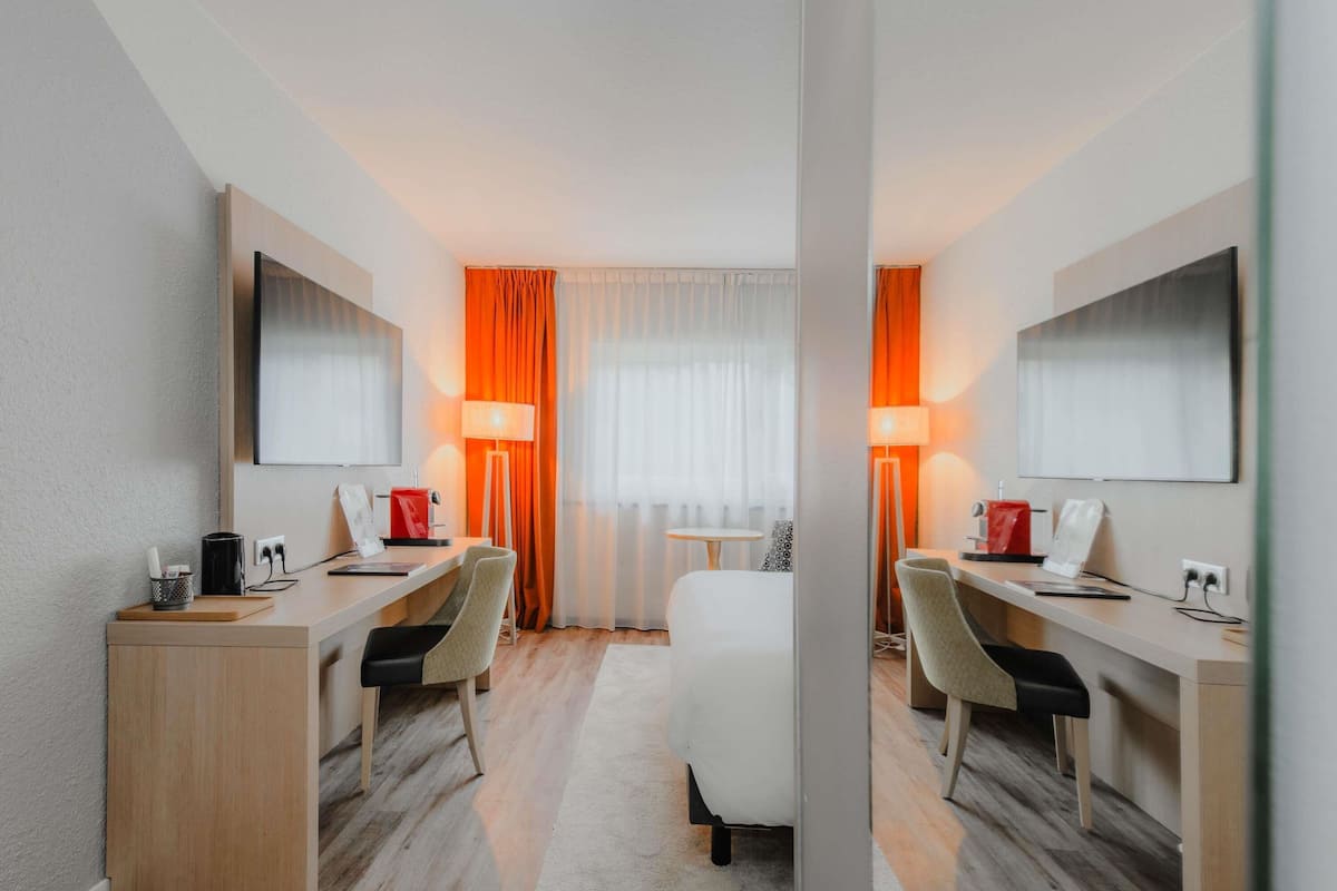 Privilege, Room, 1 Double Bed, Garden View | Premium bedding, in-room safe, desk, blackout drapes