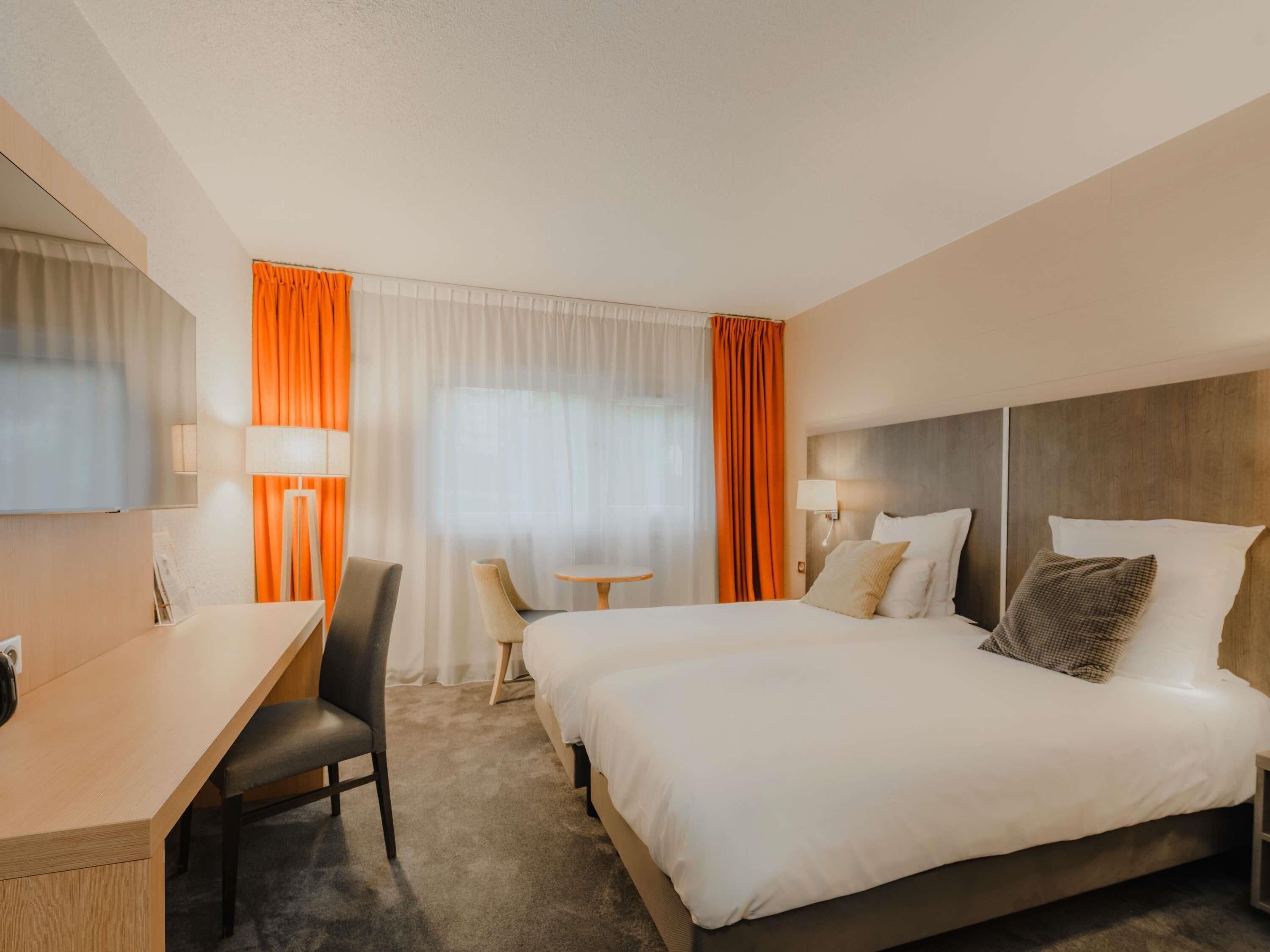 Classic Room, 2 Single Beds | Premium bedding, in-room safe, desk, blackout curtains