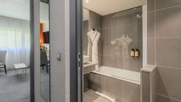 Luxe beddengoed, een kluis op de kamer, een bureau
