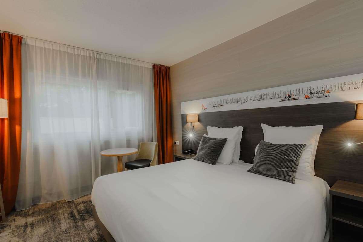 Classic Room, Multiple Beds | Premium bedding, in-room safe, desk, blackout drapes