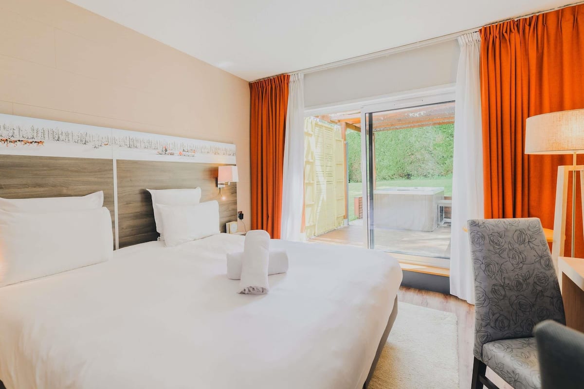 Executive Room, 1 Double Bed, Terrace, Garden View | Premium bedding, in-room safe, desk, blackout drapes