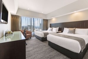 Chambre exécutive avec lits jumeaux | 1 chambre, bureau, espace de travail pour ordinateurs portables