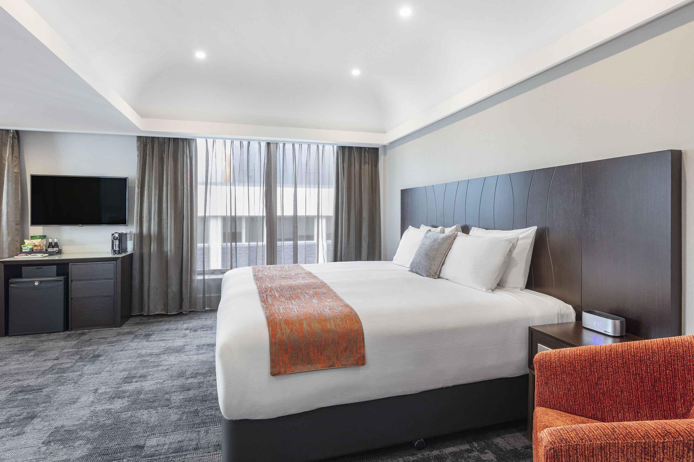 Deluxe Junior Suite | Escritorio, cortinas opacas, tabla de planchar con plancha