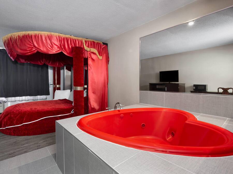Quarto, 1 cama King, para não fumantes, banheira de hidromassagem | Banheira de hidromassagem
