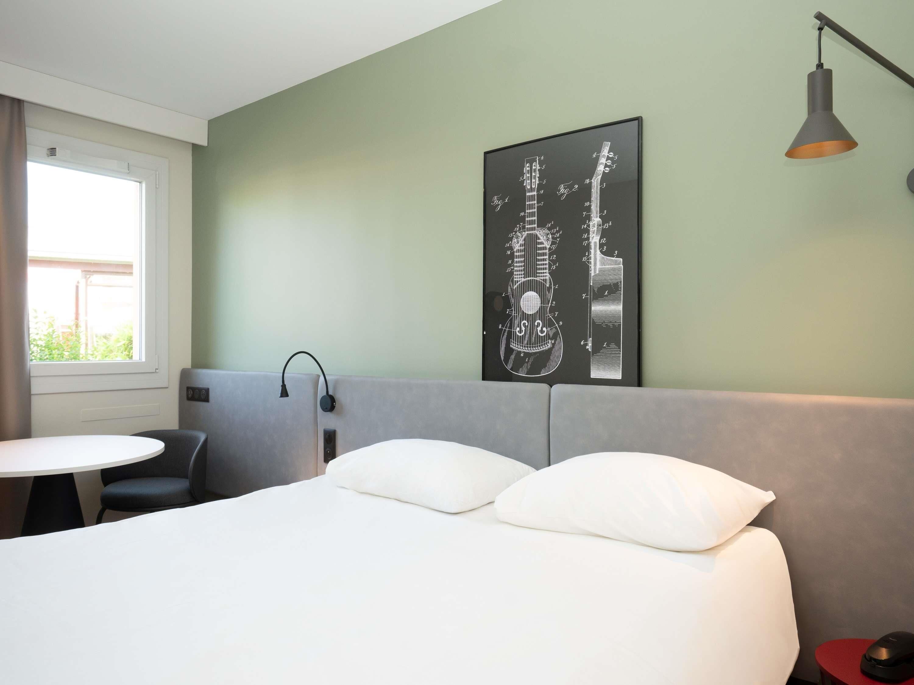 Standaard kamer, 1 tweepersoonsbed | Luxe beddengoed, individueel gemeubileerd, een bureau