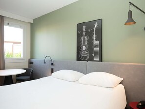 Standardzimmer, 1 Doppelbett | Hochwertige Bettwaren, individuell eingerichtet, Schreibtisch