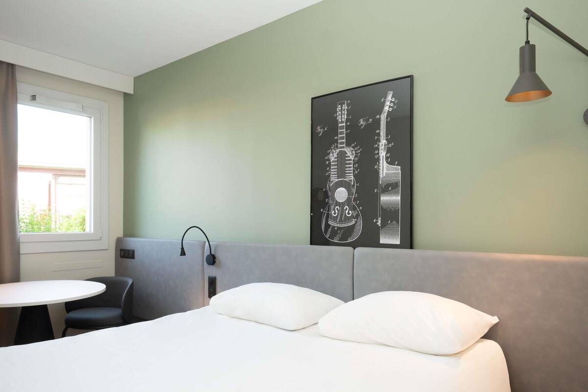 standard room, 1 double bed | premium bedding, individually furnished, desk, blackout curtains