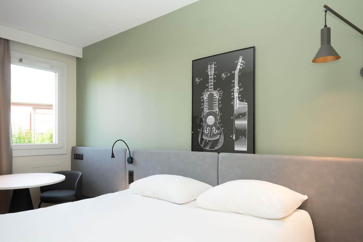 Standard Room, 1 Double Bed | Premium bedding, individually furnished, desk, blackout drapes