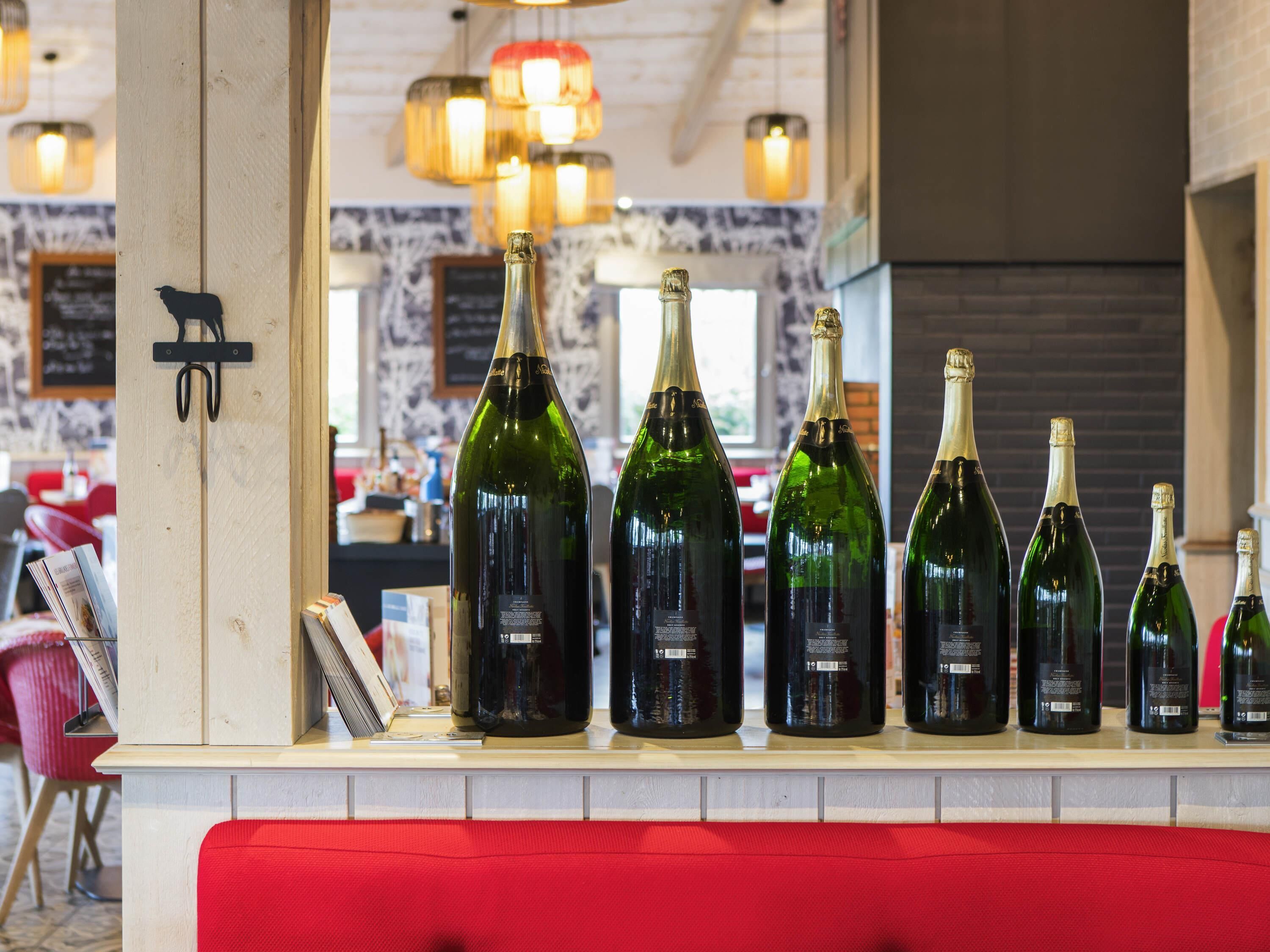 lunch and dinner served