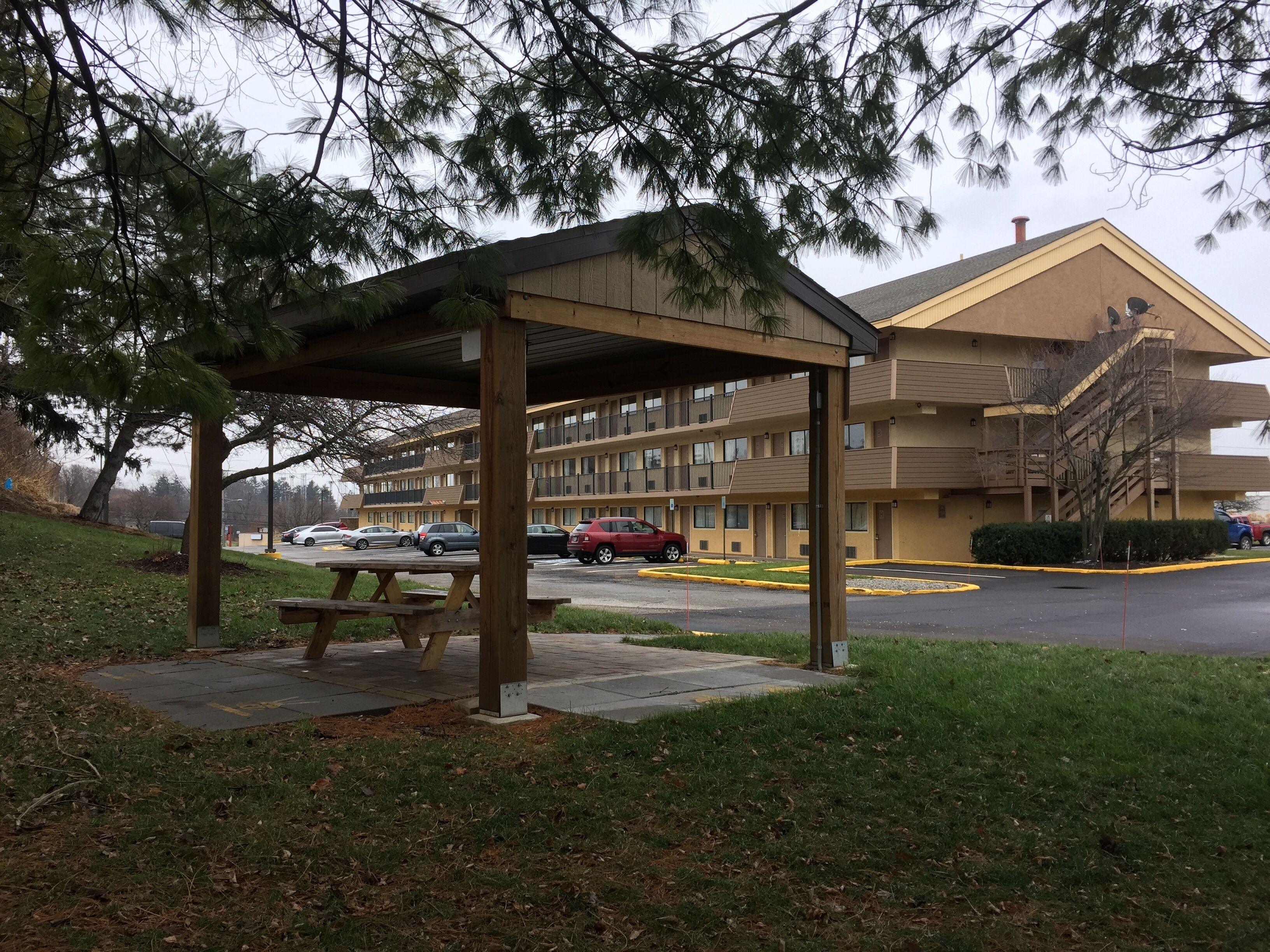 Americas Best Value Inn-Pittsburgh Airport in Coraopolis, United States