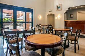 Petit déjeuner continental compris tous les jours