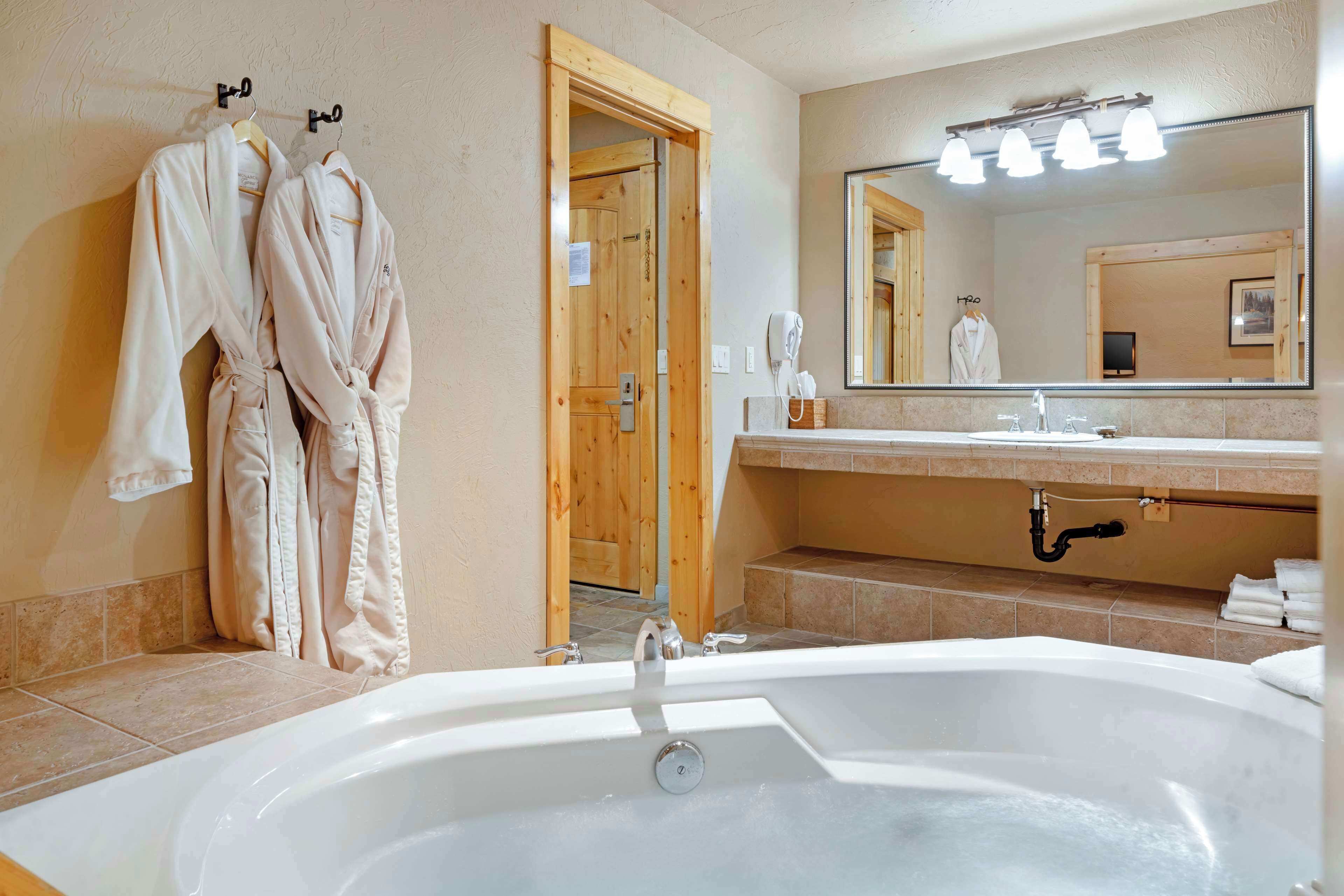 suite, 1 king bed, non smoking, jetted tub (with sofabed;no pets in room type) | bathroom | free toiletries, hair dryer, towels, soap