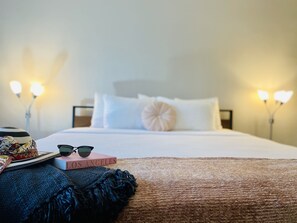 Blendingsgardiner, strykejern/-brett, wi-fi (inkludert) og sengetøy