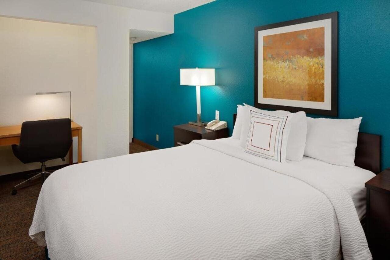 Premium bedding, pillowtop beds, desk, laptop workspace