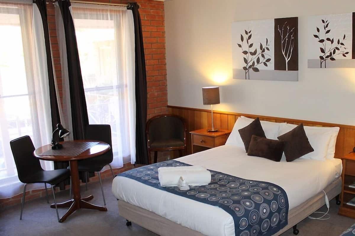 Minibar, desk, iron/ironing board, free WiFi