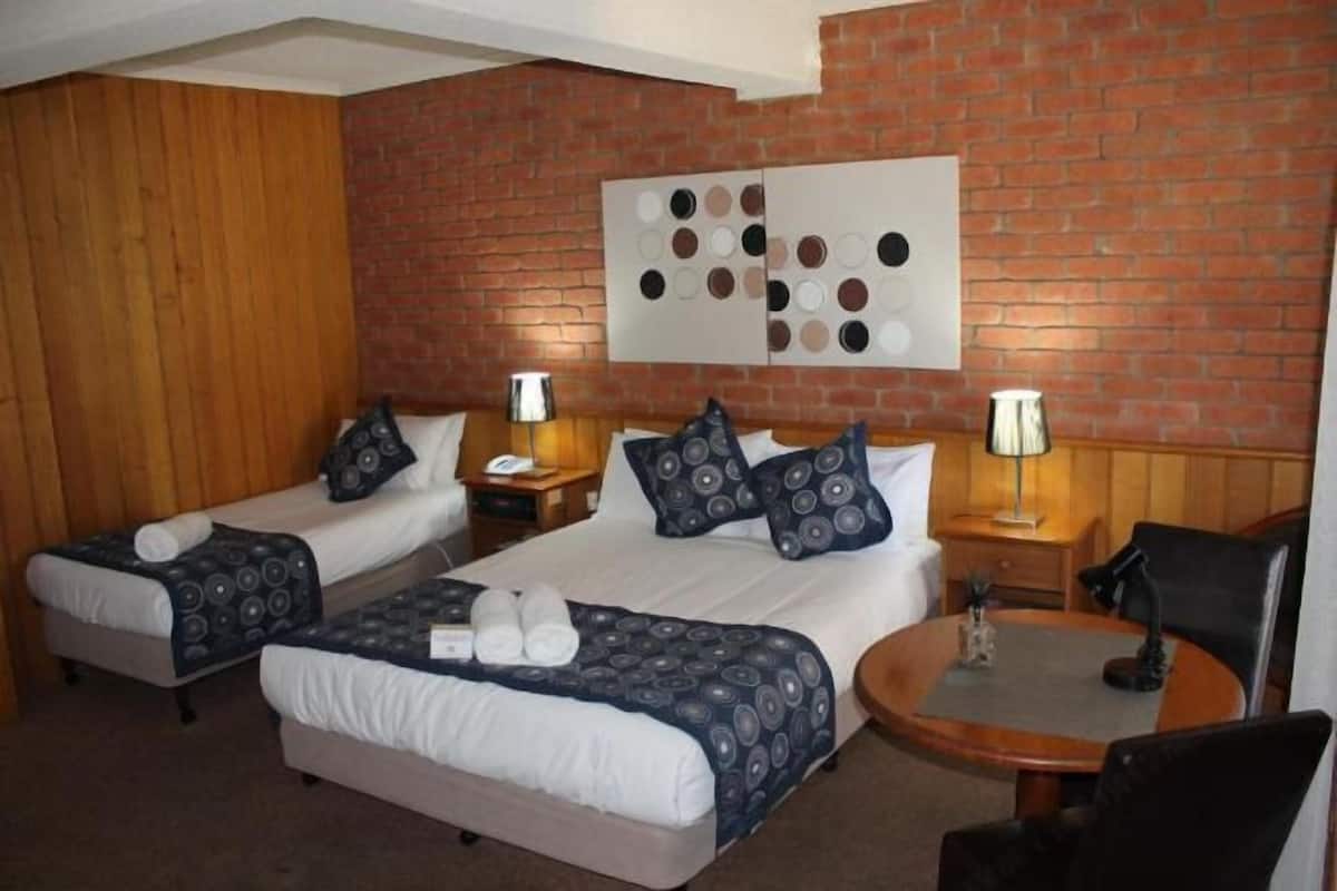 Minibar, desk, iron/ironing board, free WiFi