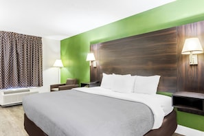 Standard Room, 1 King Bed, Non Smoking | Egyptian cotton sheets, premium bedding, pillowtop beds, blackout drapes - Quality Inn & Suites Ridgeland (Ridgeland)