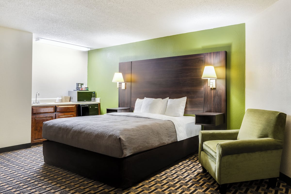 Egyptian cotton sheets, premium bedding, pillowtop beds, blackout drapes