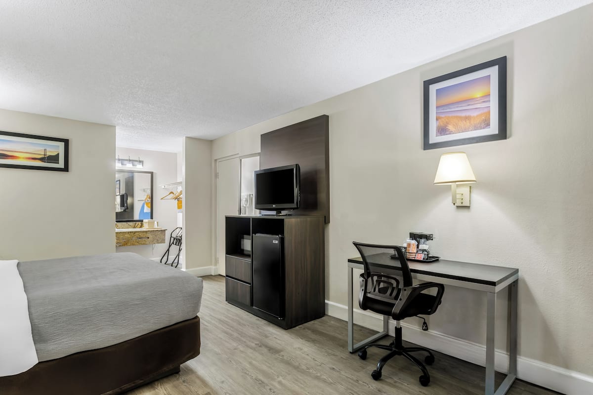 Room, 1 Double Bed, Non Smoking | Egyptian cotton sheets, premium bedding, pillowtop beds, blackout drapes