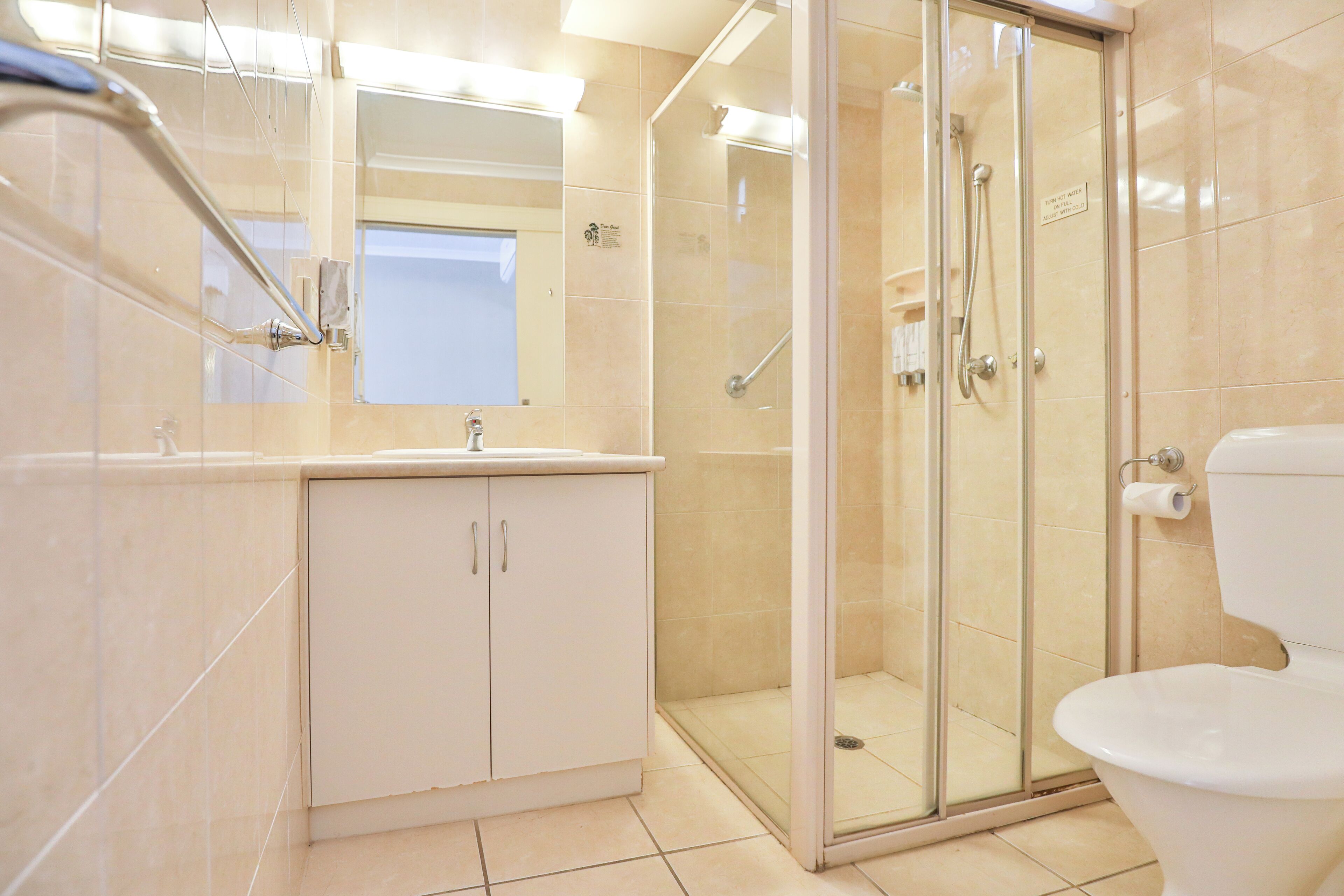 Standard King Room | Bad | Dusj, hårføner og håndklær