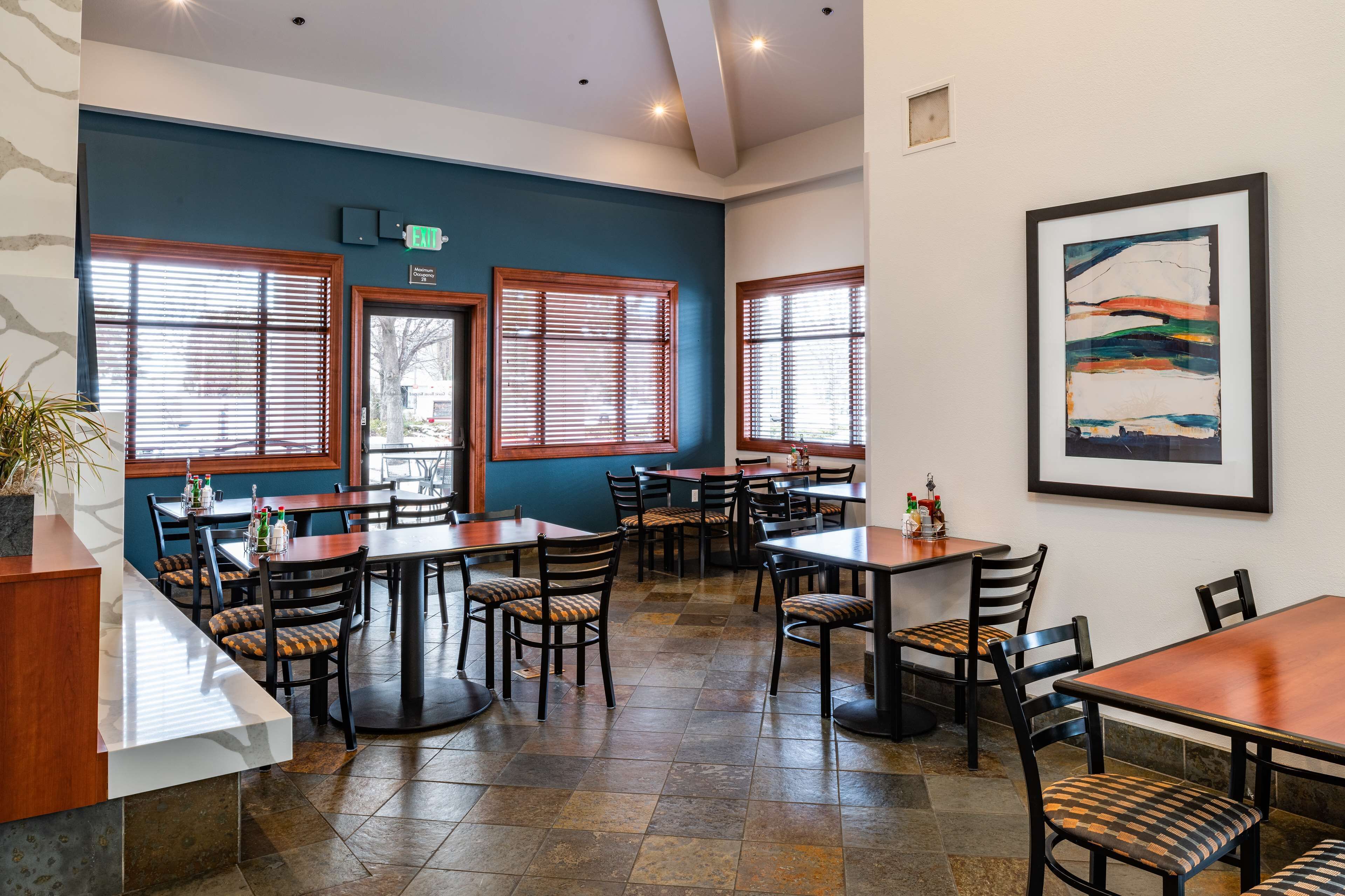 free daily full breakfast