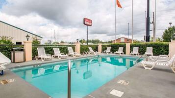 Sæsonbestemt udendørs pool