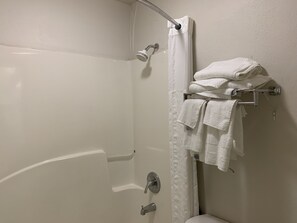 Hair dryer, towels - Econo Lodge Troy (Troy)